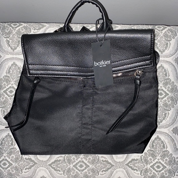 Botkier Black Trigger Backpack Vegan Leather.
NWT - Picture 2 of 11